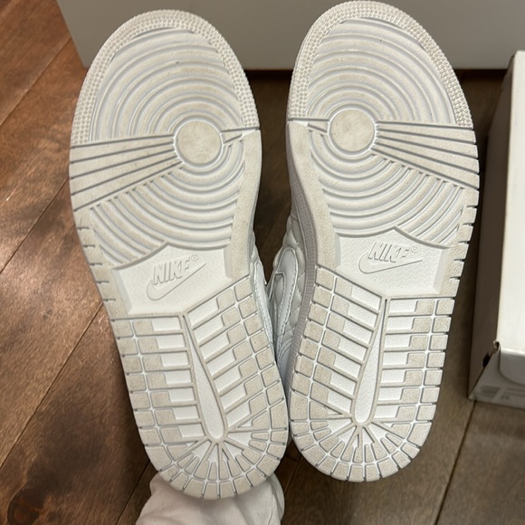 Women’s Air Jordan 1 low quilted size 5. Brand new in the box - Picture 5 of 5